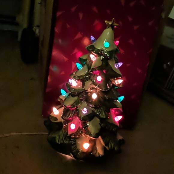 Ceramic Lighted Tree 13" Classic Traditions - Picture 3 of 10